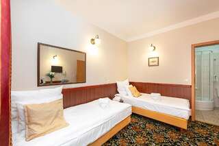 Отели типа «постель и завтрак» Dworek Morski SPA & Wellness Мельно Небольшой двухместный номер с 2 отдельными кроватями-5